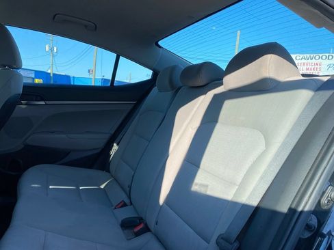 Used 2018 Hyundai Elantra SE FWD image 14