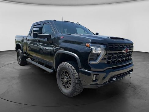 Used 2024 Chevrolet Silverado 2500 ZR2 w/ Technology Package AWD/4WD image 2