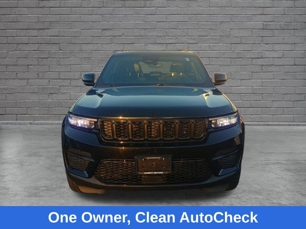 Used 2023 Jeep Grand Cherokee Altitude AWD/4WD image 2