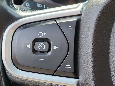 Used 2019 Volvo XC60 T5 Momentum image 22