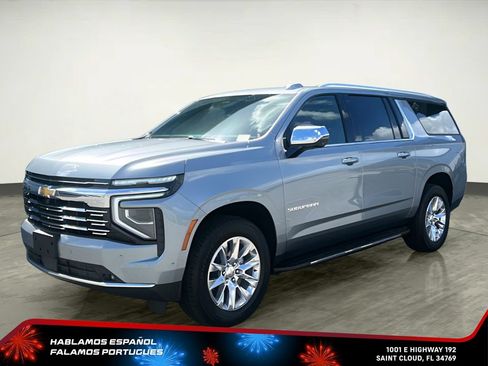 Used 2025 Chevrolet Suburban Premier RWD image 2