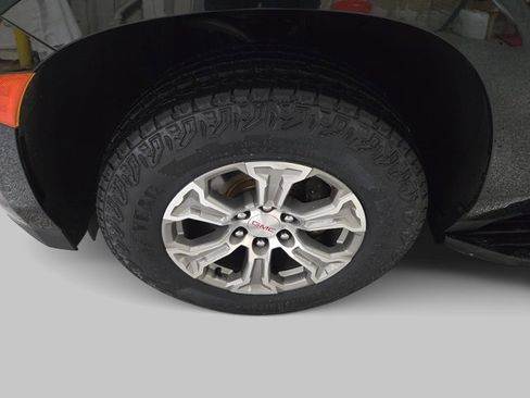 Used 2023 GMC Yukon XL SLE image 33