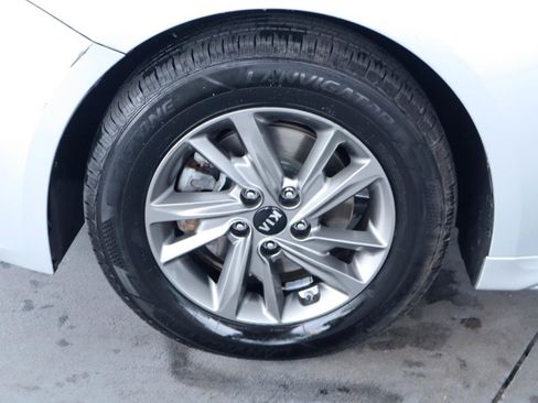 Used 2019 Kia Optima LX FWD image 12