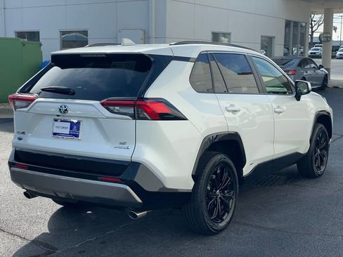 Used 2024 Toyota RAV4 SE image 6