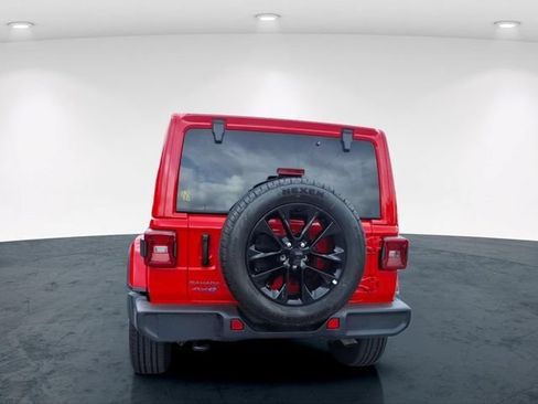 Used 2025 Jeep Wrangler Unlimited Sahara AWD/4WD image 15