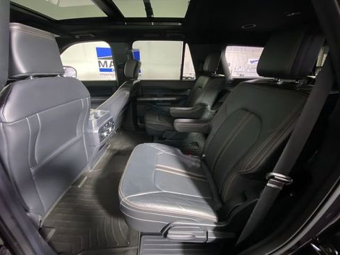 Used 2023 Ford Expedition Platinum image 32