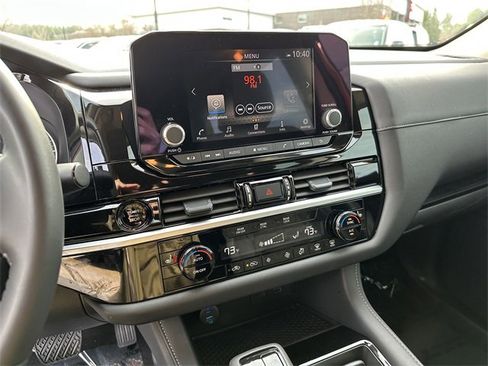 Certified 2025 Nissan Pathfinder SV w/ SV Premium Package image 30