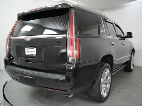 Used 2018 Cadillac Escalade Premium Luxury image 9