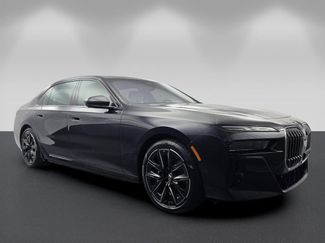 Used 2023 BMW i7 xDrive60 w/ Parking Assistance Package AWD/4WD video 1