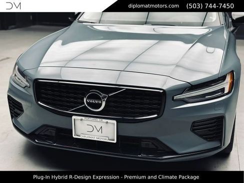 Used 2022 Volvo S60 T8 R-Design Expression w/ Premium Package AWD/4WD image 14