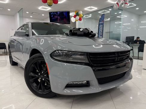 Used 2021 Dodge Charger SXT w/ Driver Convenience Group image 3
