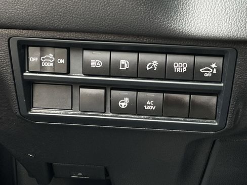 Used 2024 Toyota Tundra Limited AWD/4WD image 20