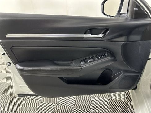 Used 2022 Nissan Altima 2.5 SV image 23