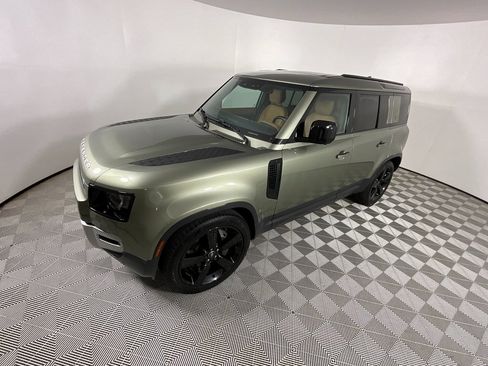 Used 2023 Land Rover Defender 110 SE image 9