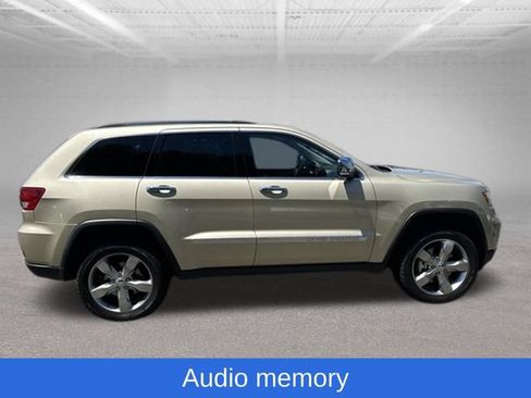 Used 2011 Jeep Grand Cherokee Overland AWD/4WD image 12