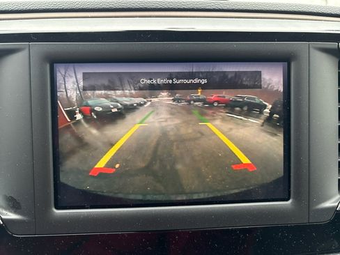 Used 2022 Chrysler Voyager LX image 16