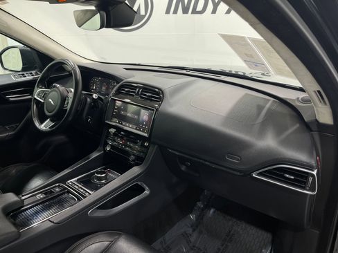 Used 2019 Jaguar F-PACE Prestige image 20