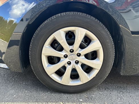 Used 2025 Toyota Corolla LE image 11