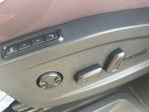 Used 2025 Volkswagen ID. Buzz Pro S image 7