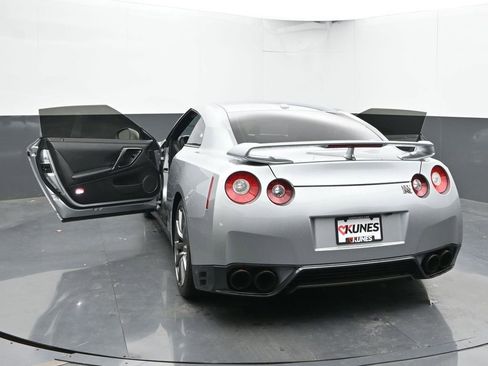 Used 2012 Nissan GT-R Premium image 56