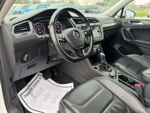 Used 2018 Volkswagen Tiguan SEL Premium image 14