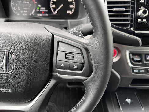 Used 2025 Honda Ridgeline Sport image 25