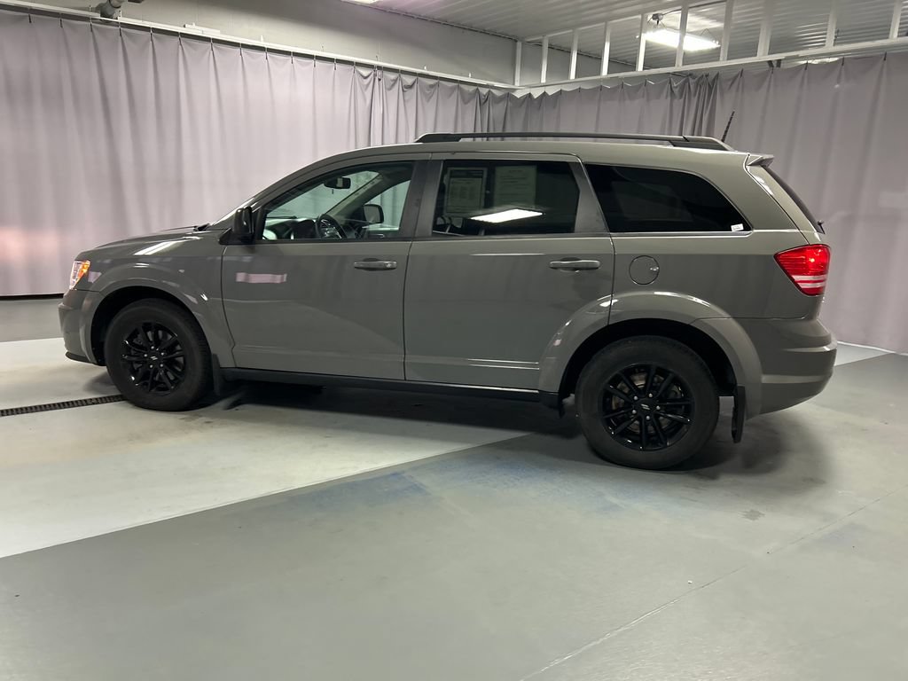 Used 2020 Dodge Journey SE w/ Blacktop Package FWD image 4
