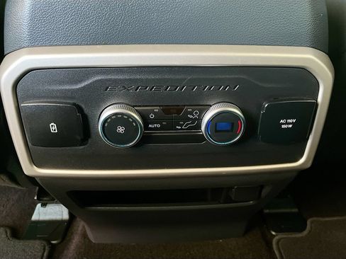 Used 2023 Ford Expedition XLT RWD image 26
