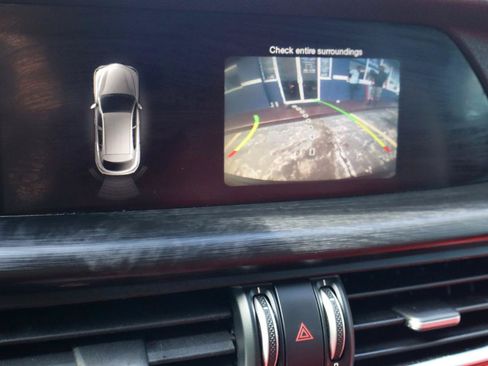 Used 2018 Alfa Romeo Stelvio AWD image 21