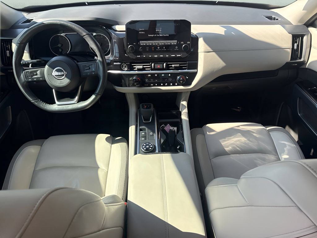Used 2023 Nissan Pathfinder SL AWD/4WD image 16