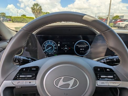 Used 2025 Hyundai Elantra SEL FWD image 24