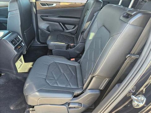 Used 2025 Volkswagen Atlas SE w/ Black Wheel Package image 17