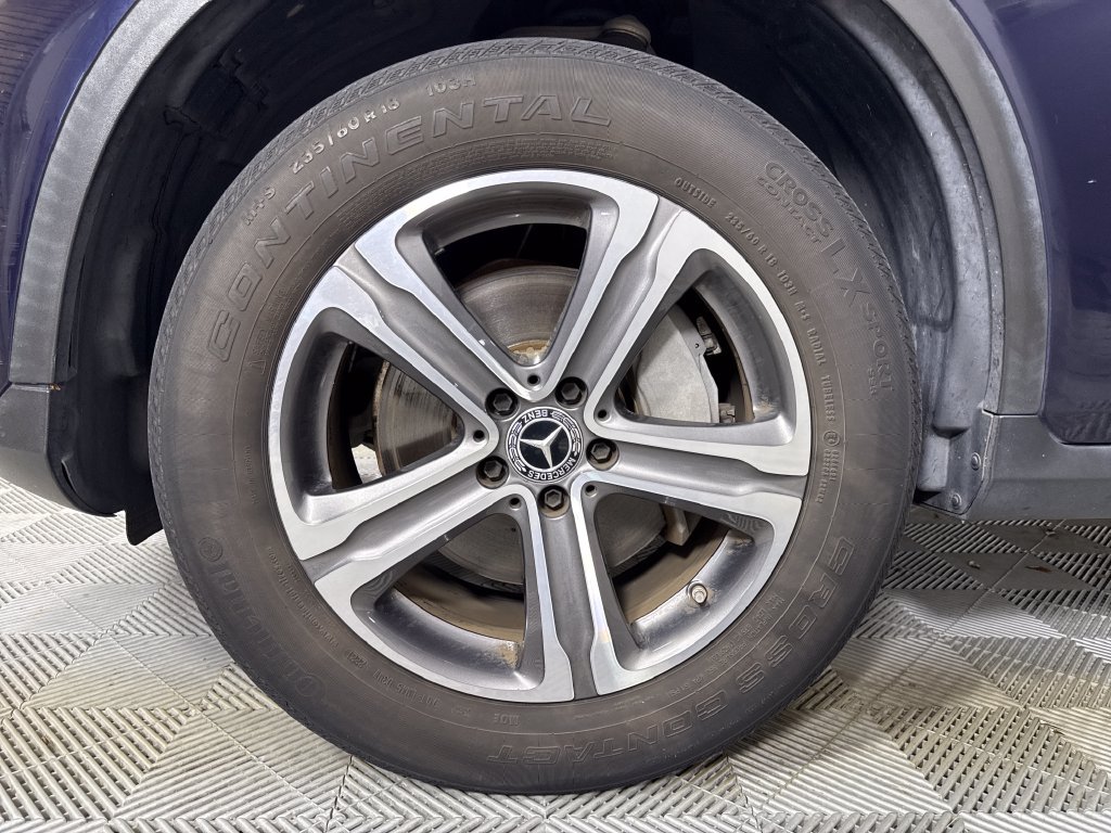 Used 2019 Mercedes-Benz GLC 300 4MATIC image 17