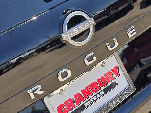 Used 2023 Nissan Rogue S image 8