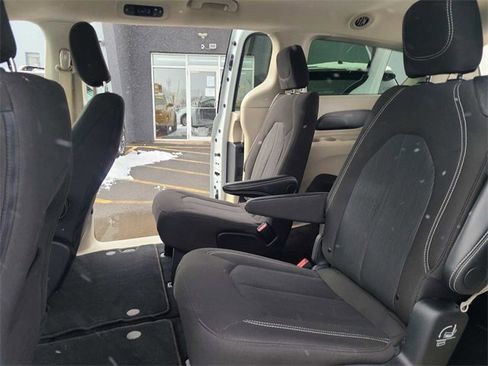 Used 2024 Chrysler Voyager LX image 21