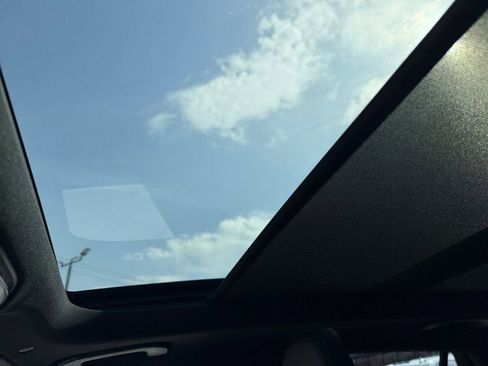 Used 2024 Mercedes-Benz GLC 300 image 28