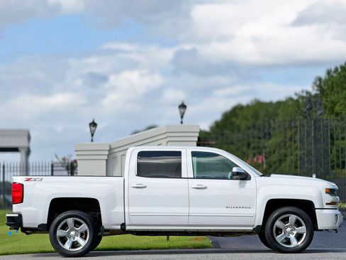 Used 2018 Chevrolet Silverado 1500 LT w/ All Star Edition AWD/4WD image 6