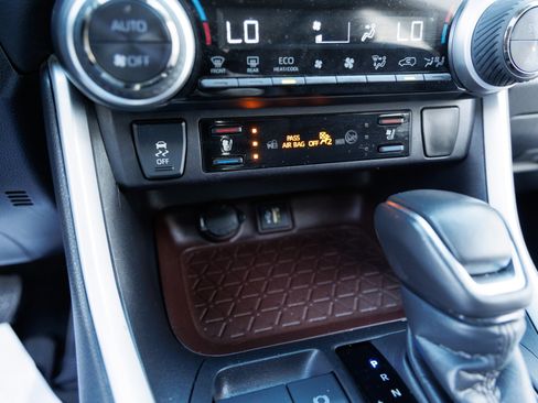 Used 2024 Toyota RAV4 Limited image 24