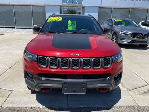 Used 2025 Jeep Compass Trailhawk AWD/4WD image 11