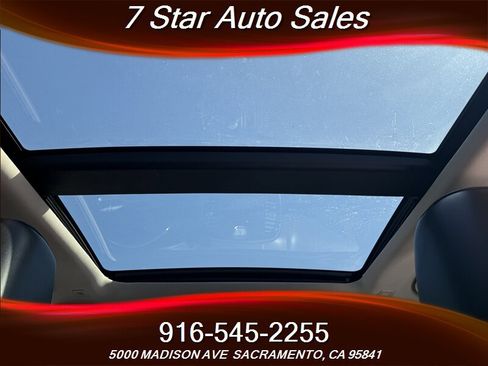 Used 2017 Chrysler 300 C image 18