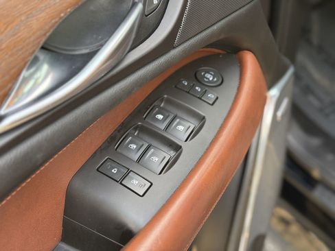 Used 2020 Cadillac Escalade Premium Luxury w/ Escalade Sport Edition image 15