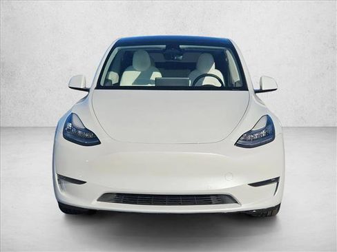 Used 2020 Tesla Model Y Long Range image 2