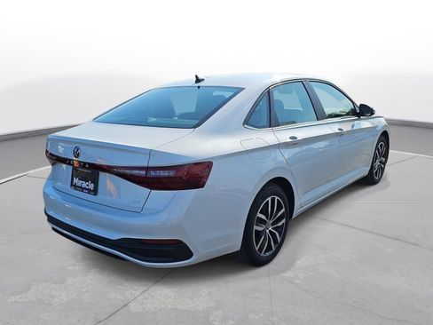 Used 2025 Volkswagen Jetta SE image 5