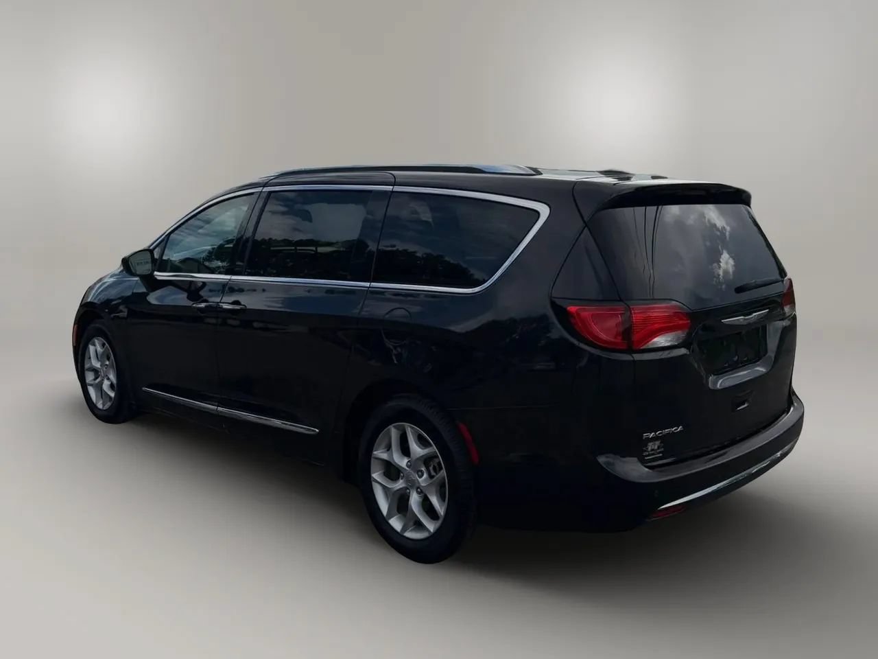 Used 2018 Chrysler Pacifica Touring-L Plus w/ Tire & Wheel Group FWD image 6