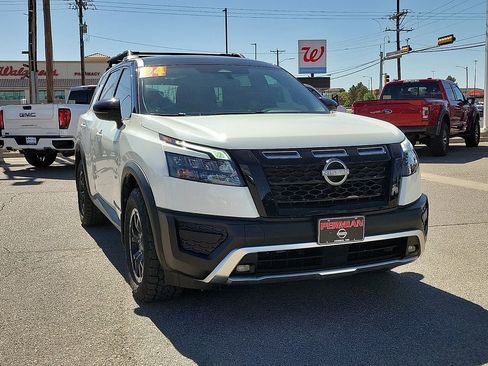 Used 2024 Nissan Pathfinder Rock Creek AWD/4WD image 2