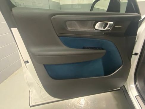 Used 2023 Volvo XC40 Recharge Ultimate w/ Protection Package Premier AWD/4WD image 7