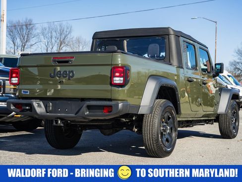 Used 2023 Jeep Gladiator Sport image 5