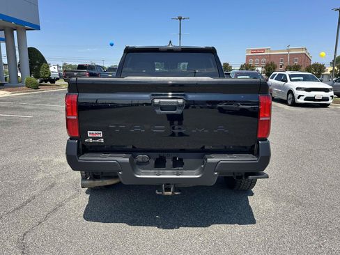 Used 2025 Toyota Tacoma SR AWD/4WD image 5
