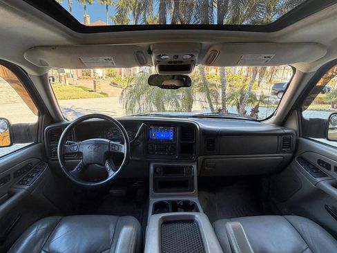 Used 2005 Chevrolet Avalanche 2500 w/ Preferred Equipment Group image 11