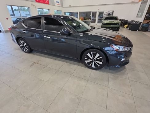Used 2022 Nissan Altima 2.5 SV FWD image 5